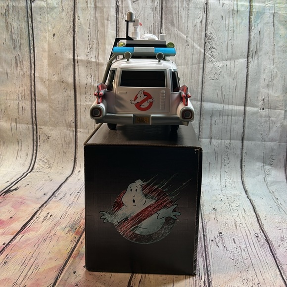 Ghostbusters Frozen Empire ECTO-1 Popcorn Bucket - Picture 3 of 12